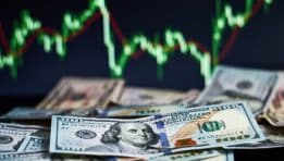 Dollar Gains as Traders Turn Focus to Signs of Economic Strength
