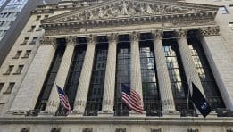 Asian Markets Close Mixed as Currency Strength Offsets Stock Market Volatility