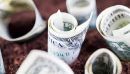Comparing Bond Yields Of European And American Banks In The First Quarter