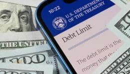 Difficulty in Raising US Debt: Weak Bond Auction Spikes Yields and Sows Pessimism in Markets.
