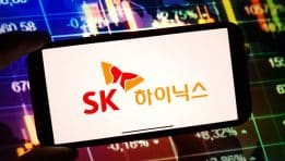 SK Hynix Surges to Two-Decade High: AI, HBM Leadership, and the Global Chip Race