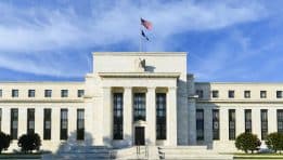 US Stocks Slip After Record Highs as Banking Sector and Fed Policy Remain in Focus