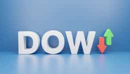 DOW CLOSES UP 840 POINTS AFTER FED CHAIR SIGNALS POSSIBLE INTEREST RATE CUT