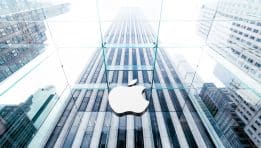 Apple Stock Downgraded: Valuation and Weak Upgrade Cycle