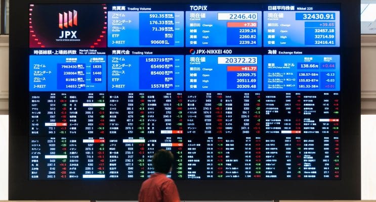 Japan’s Economy Faces a Crisis of Confidence: Housing Starts Collapse and the BOJ’s Dilemma