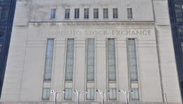 TSX Reaches 52-Week High Then Retreats: Is Canada’s Rally Facing a U.S. Headwind?