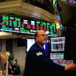 SKN | NASDAQ Stumbles: AI Jitters and Rate Cut Fears Trigger 2.1% Weekly Drop