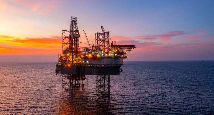 Oil Extends Slide Amid Concerns Over OPEC+ Output and U.S. Government Shutdown