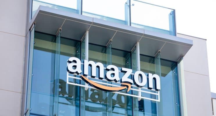 Amazon at a Crossroads: Dramatic Gap Between Profit Growth and Stock Performance – Is There an Opportunity?