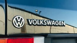 Volkswagen Shares Rise as Management Reassures Investors in Pre-Close Call