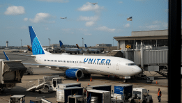 SKN | U.S. Flight Chaos Deepens as Shutdown Strains Air Traffic Control and Trump Threatens Pay Cuts