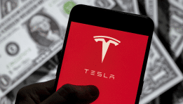 SKN | Tesla Stock Climbs on Stifel’s Bullish Outlook for FSD and Robotaxis