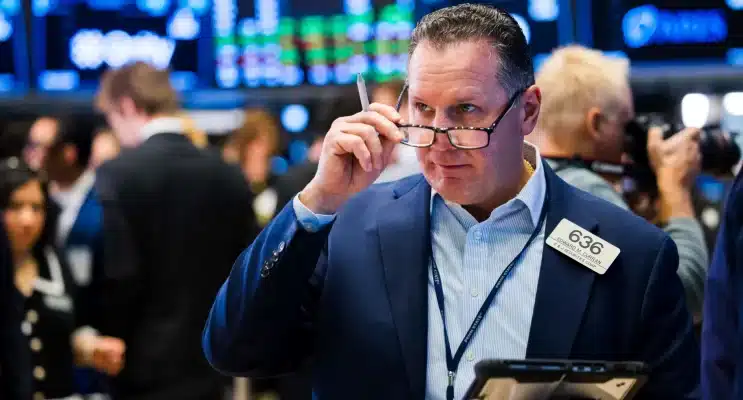 SKN | Wall Street Futures Wobble After Nvidia Earnings Beat: What It Means for U.S. Indices