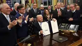 SKN | Record US Government Shutdown Ends as Trump Signs Landmark Spending Bill