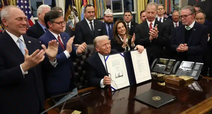 SKN | Record US Government Shutdown Ends as Trump Signs Landmark Spending Bill