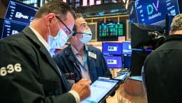 SKN | US Markets Close Mixed as Investors Pause Near Record Levels