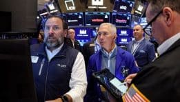 SKN | Are U.S. Markets Losing Momentum as Futures Decline on Fed Uncertainty and CME Turmoil?