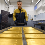 SKN | Is Gold’s Pullback a Temporary Pause—or a Warning Sign Ahead of the Fed’s December Meeting?