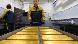 SKN | Is Gold’s Pullback a Temporary Pause—or a Warning Sign Ahead of the Fed’s December Meeting?