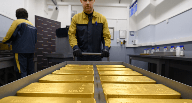 SKN | Is Gold’s Pullback a Temporary Pause—or a Warning Sign Ahead of the Fed’s December Meeting?