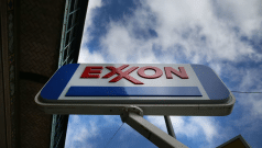 SKN | Exxon Cuts Low-Carbon Spending by One-Third as Energy Priorities Shift