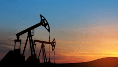 SKN | Gold Holds Steady as Dollar Eases and Markets Weigh Oil Supply Concerns