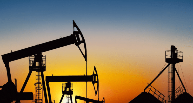 SKN | Oil Prices Rise on U.S.–Venezuela Tensions but Head for Weekly Decline