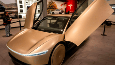 SKN | Tesla Shares Jump as Musk Confirms Driverless Robotaxi Testing