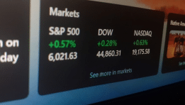 SKN | Dow and S&P 500 Slip as Mixed Jobs Report Clouds Rate-Cut Outlook