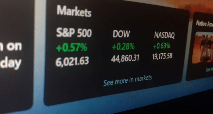 SKN | Dow and S&P 500 Slip as Mixed Jobs Report Clouds Rate-Cut Outlook