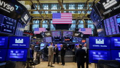 SKN | US Markets Show Diverging Signals as Volatility Ticks Higher in Early Tuesday Trade