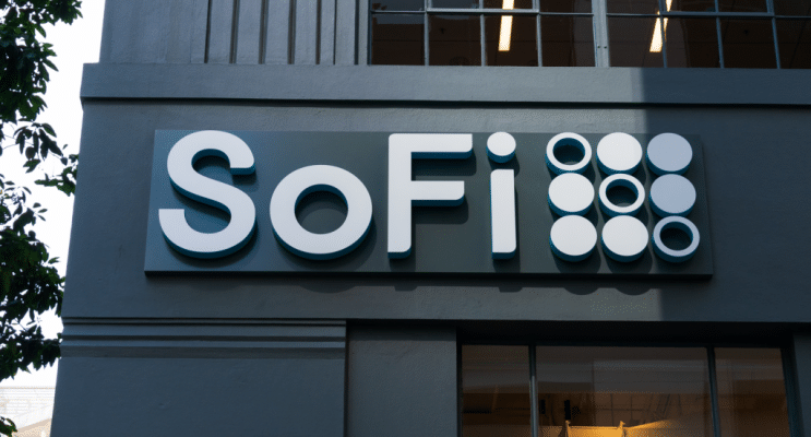 SKN | Is SoFi’s Sharp Pullback a Temporary Reset—or a Sign of Rising Fragility Ahead of 2025 Earnings?.