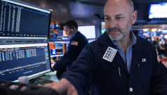 SKN | Wall Street Analysts Turn Selective Again: Are Upgrades in Travel and Logistics Signaling a New Market Rotation?