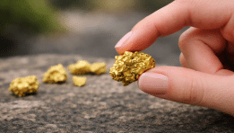 SKN | Gold Pulls Back From Record Highs—Is the Rally Losing Momentum or Just Catching Its Breath?