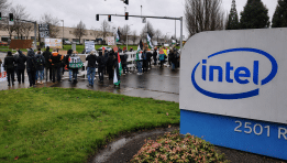 SKN | Intel Rallies Over 6% as Earnings Surprise Lifts Semiconductor Sentiment