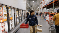 SKN | Japanese Shares Rebound as Fast Retailing’s Earnings Upgrade Lifts Market Sentiment — Is Japan’s Equity Rally Regaining Momentum?