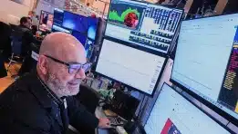 SKN | Wall Street Futures Rebound After Tech-Led Sell-Off — Is Market Sentiment Stabilizing?