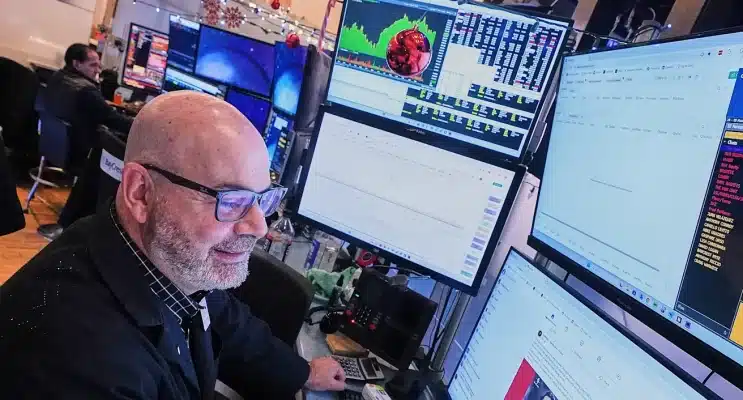 SKN | U.S. Stock Futures Ease as Investors Brace for Bank Earnings and Key Inflation Signals