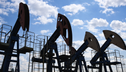 SKN | Oil Edges Higher Before US-Iran Talks: Will Diplomacy or Oversupply Drive the Next Move?