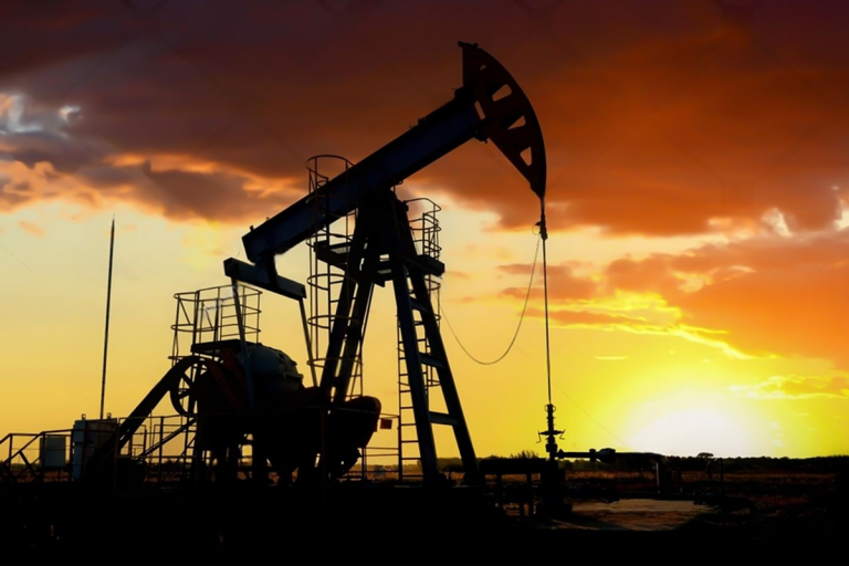 SKN | Oil Holds Steady Despite Large U.S. Crude Build: Are Supply Risks Quietly Capping the Downside?