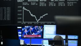 SKN | European Markets Mixed as Regional Benchmark Jumps Despite Pullback in Core Indices