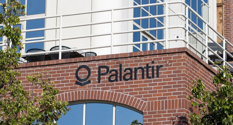 SKN | Can Palantir’s AI Expansion Justify Its Valuation as Market Momentum Fades?