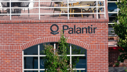 SKN | Palantir Surges on Q4 Earnings Beat as AI Momentum Reshapes Growth Expectations