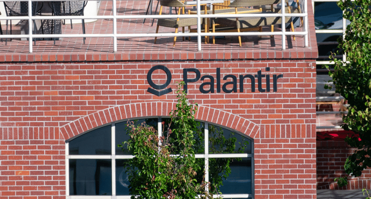 SKN | Palantir Surges on Q4 Earnings Beat as AI Momentum Reshapes Growth Expectations