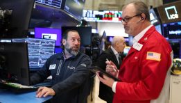 SKN | US Stocks Slide as Nasdaq Leads Declines While Dollar and Volatility Edge Higher