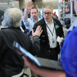 SKN | Wall Street Slides Sharply as Dow Drops 1.66% and Small Caps Lead Losses