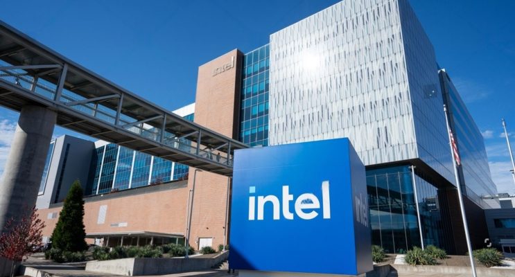 SKN | Intel (INTC) Stock Rebounds After Pullback: Is the Turnaround Worth the Premium?