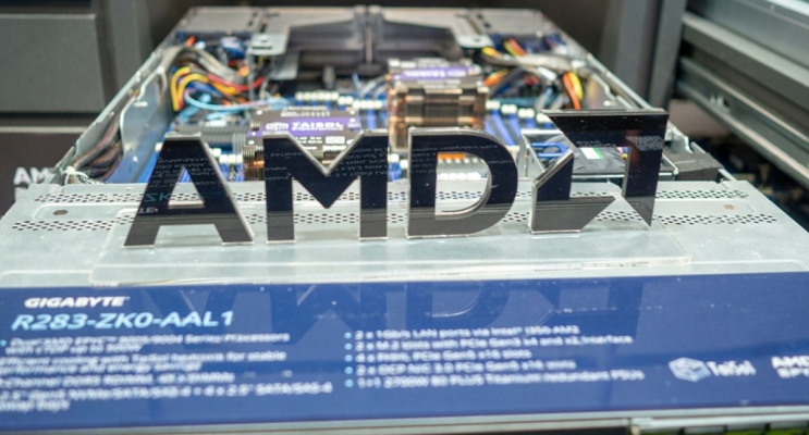 SKN | AMD Stock Near Key Inflection Point: Should Investors Wait for a Pullback or Focus on Long-Term AI Growth?