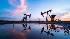 SKN | Oil Surges Toward Record Monthly Gain as Equities Diverge — What’s Driving the Disconnect?