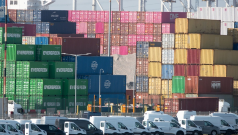 SKN | A 15% Global Tariff Proposal Could Reshape Trade — Which Stocks May Face the Greatest Pressure?